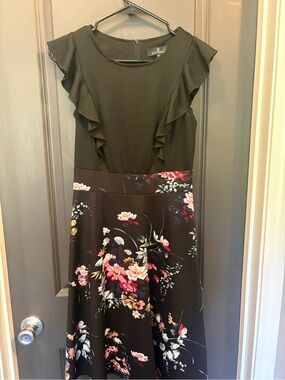 Yathon Black Floral Fit & Flare Dress – Small